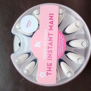 Set of Olive and June Press-ons